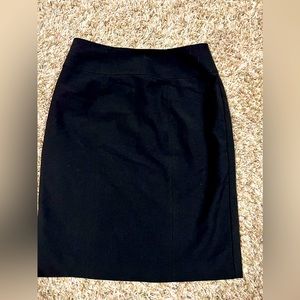 EUC Worthington black pencil skirt size 4